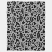 Gefallene Blätter Rpt Pattern Schwarz auf Grau Fleecedecke (Vorderseite)