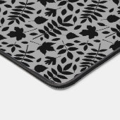 Gefallene Blätter Rpt Pattern Schwarz auf Grau Schreibtischunterlage (Ecke)