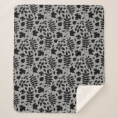 Gefallene Blätter Rpt Pattern Schwarz auf Grau Sherpadecke (Vorderseite)