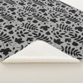 Gefallene Blätter Rpt Pattern Schwarz auf Grau Sherpadecke (3/4)