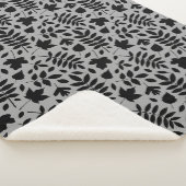 Gefallene Blätter Rpt Pattern Schwarz auf Grau Sherpadecke (3/4)