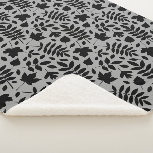Gefallene Blätter Rpt Pattern Schwarz auf Grau Sherpadecke (3/4)