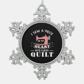 Gefallene Quilter-Geschenke Schneeflocken Zinn-Ornament (Vorderseite)