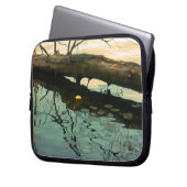 Gefallener Baum im Wasser stilisiert Laptopschutzhülle (Vorderseite Links)