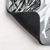Gefallener Engel Grau Monochrom  Mousepad (Ecke)