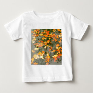 gefallenes Blätter im Regen Baby T-shirt