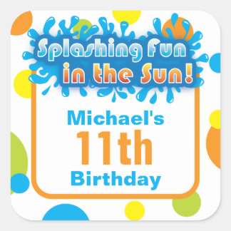 Gefälligkeitsaufkleber - Splashing Fun in der Sonn Quadratischer Aufkleber