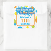 Gefälligkeitsaufkleber - Splashing Fun in der Sonn Quadratischer Aufkleber (Tasche)