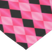 Gefaltetes Harlequin, rosa-schwarz-60x84 TABLECLOT Tischdecke (Schrägansicht)