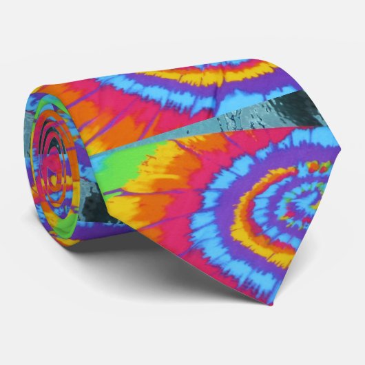 gefärbte Krawatte (Gerollt)