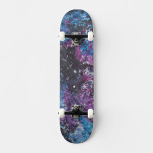 Gefärbte Krawatte des Weltraums Skateboard