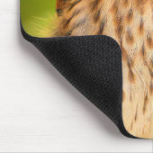 Gefiederte Glut: Der Wachsame Turmfalke Mousepad (Ecke)