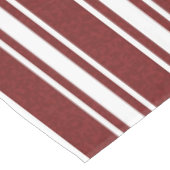 Gefleckte doppelte gestreifte Cranberry Tischdecke (Schrägansicht)