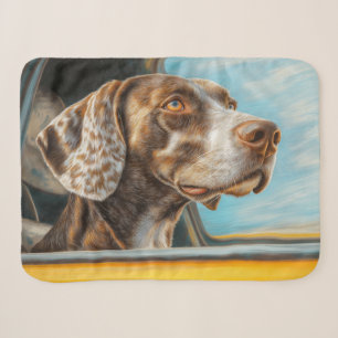 Gefleckter Hund auf einem Auto-Abenteuer-Kunstprin Sherpadecke