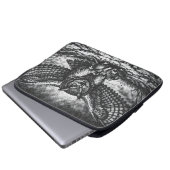 Geflügelter Eulen-Sentinel von BurnsInHell Laptopschutzhülle (Vorne Knopf)