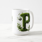 Geformter Grasbuchstabe mit Fußbällen Kaffeetasse (VorderseiteRechts)