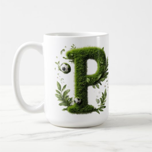 Geformter Grasbuchstabe mit Fußbällen Kaffeetasse (Links)