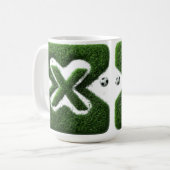 Geformter Grasbuchstabe mit Fußbällen Kaffeetasse (Vorderseite Links)