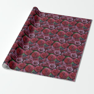 Gefrorene dunkelrote Rosen auf einem Grab Geschenkpapier