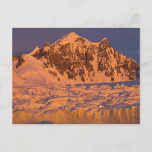gefrorene glaziale Berglandschaft entlang der Postkarte