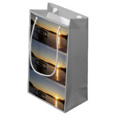 Gefrorene Reflexion Kleine Geschenktüte (Rückseite Schrägansicht)