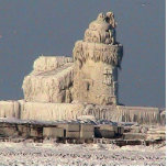 Gefrorener Leuchtturm, Cleveland Freistehende Fotoskulptur<br><div class="desc">Im Dezember 2010,  fror der Leuchtturm in Cleveland-Hafen dieses ist ein Gedächtnis dieses Momentes ein. Seltene Gelegenheit fing in einem Foto und jetzt in der Skulptur.</div>
