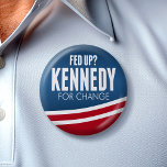 Gefüttert - Robert F Kennedy für Veränderung 2024 Button<br><div class="desc">Ein modernes Swoop-Design für Kennedy,  das bei den Wahlen 2024 für den Präsidenten kandidiert.</div>