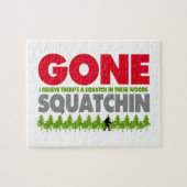 Gegangenes Squatchin Bigfoot, der im Holz sich Puzzle (Horizontal)