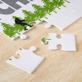 Gegangenes Squatchin Bigfoot, der im Holz sich Puzzle (Seite)