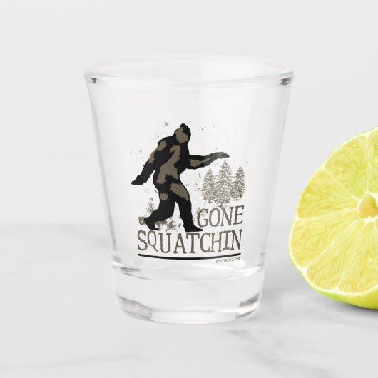 Gegangenes Squatchin Schnapsglas (Vorderseite)