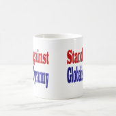 Gegen die Tyrannei der Globalisierung stehen Kaffeetasse (Mittel)