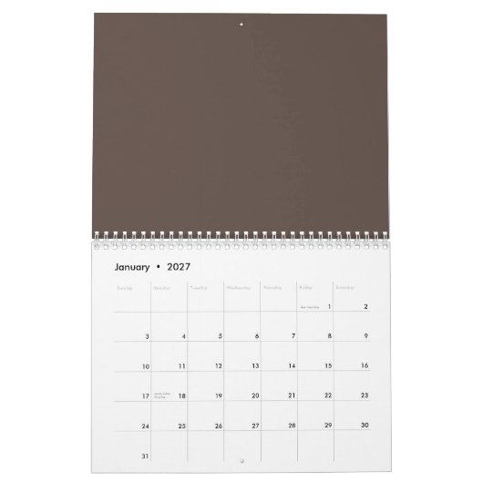Gegen eine stilvolle braune Mauer Kalender (Jan 2027)
