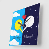 Gegensätze Attraktion: Sonne und Mond in Liebe Quadratische Wanduhr (Winkel)