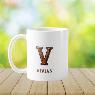 Geglättetes westliches Lederinitial-Monogramm V Kaffeetasse