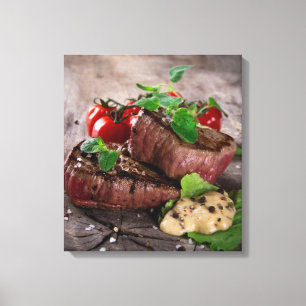 Gegrillte Grillensteaks mit frischen Kräutern und Leinwanddruck