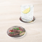 Gegrillte Grillensteaks mit frischen Kräutern und Sandstein Untersetzer (Seite)