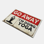Geh weg, ich mache Yoga Fußmatte (Schrägansicht)