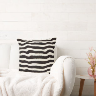 Geh wild Zebra Streifen Schwarz Weiß Faux Fell Opt Kissen