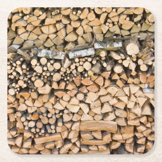 Gehacktes Holz auf einem Stapel-Untersetzer Rechteckiger Pappuntersetzer (Vorderseite)