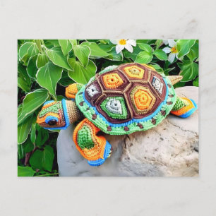 Gehäkelte Schildkröte aus farbenfrohen Großmutter- Postkarte