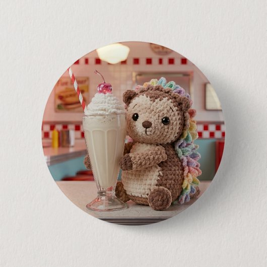 Gehäkelter Igel und Milchshake im Retro-Diner Button (Vorderseite)