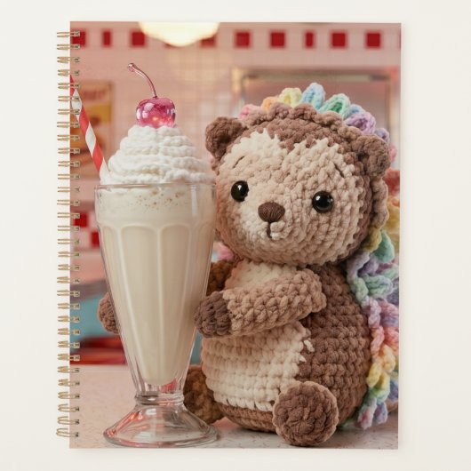 Gehäkelter Igel und Milchshake im Retro-Diner Planer (Vorderseite)