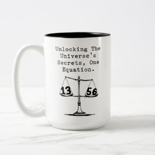 Geheimnisse des Universums durch mathematische Gle Zweifarbige Tasse