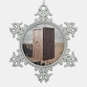 Geheimnisvolle Tür Schneeflocken Zinn-Ornament