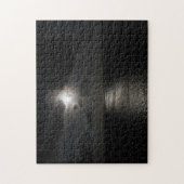 Geheimnisvolle weiße Sonne am schwarzen Himmel Puzzle (Vertikal)