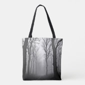 Geheimnisvoller nebliger Waldweg Tasche (Rückseite)