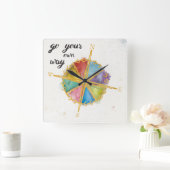 Gehen Ihr eigenes Weisen-Zitat mit farbigem Quadratische Wanduhr (Zuhause)