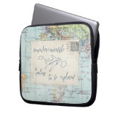 Gehen Sie hinaus und erforschen Sie Zitat und Laptopschutzhülle (Vorderseite Links)