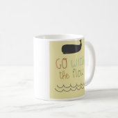 Gehen Sie mit dem Fluss Kaffeetasse (VorderseiteRechts)