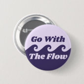 Gehen Sie mit dem Lila Wave-Slogan "Flow Menstruat Button (Vorne & Hinten)